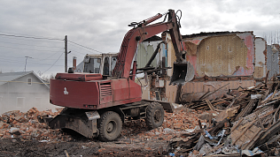 В Барнауле продолжаются работы по сносу аварийных жилых домов 