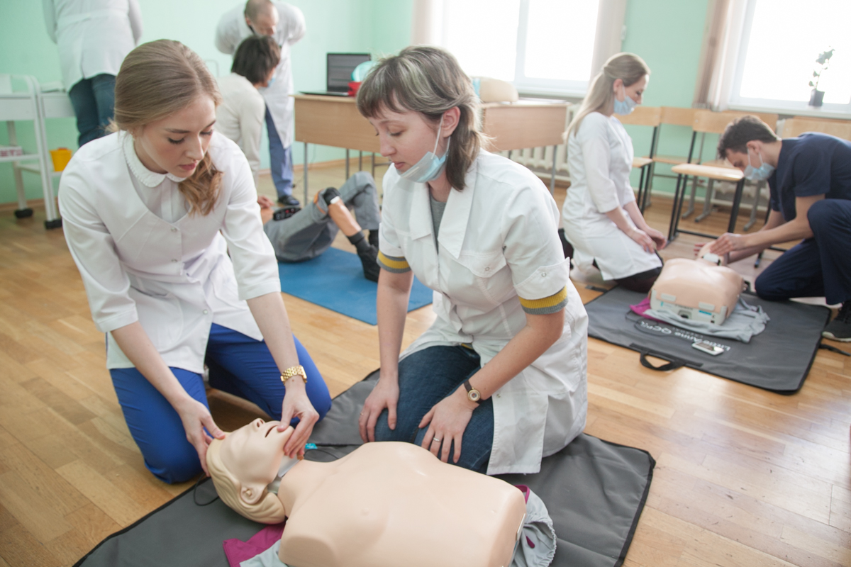 40 врачей медицинских учреждений Алтайского края прошли в Барнауле тренинг по сердечно-легочной реанимации 