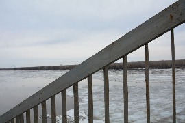 Ледоход на Оби в районе речного вокзала Ледоход на Оби в районе речного вокзала