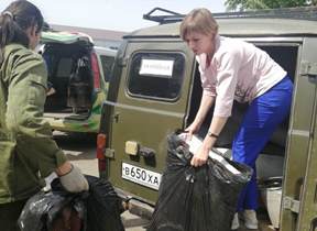 Общественники Ленинского района приняли участие в благотворительном сборе вещей