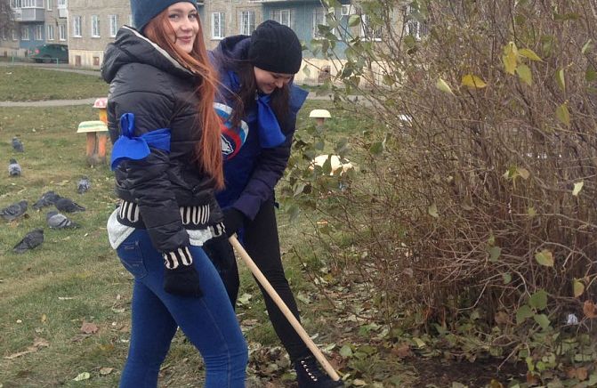 Студенты навели порядок на берегу Барнаулки, в парках и скверах