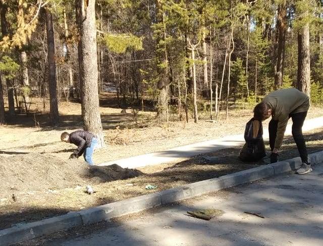Барнаульские студенты помогли в очистке территории медкластера