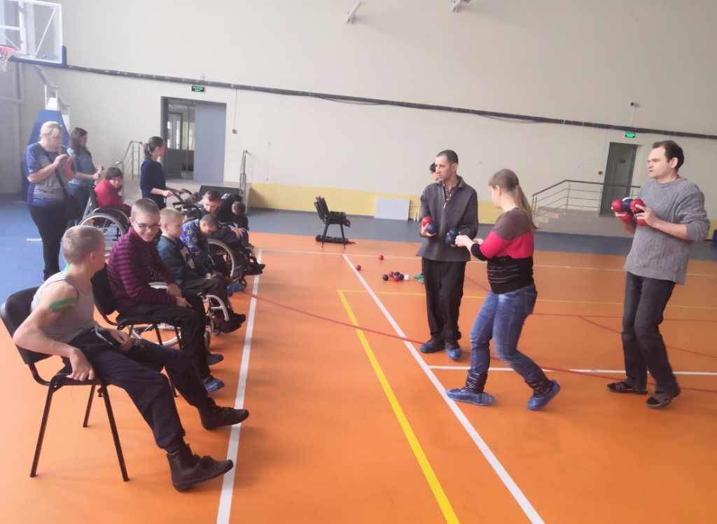 В Алтайском училище олимпийского резерва проводят тренировки по паралимпийскому виду спорта – бочче