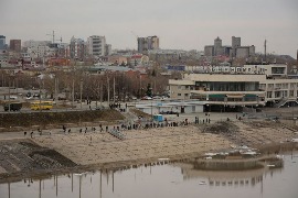 Ледоход на Оби в районе речного вокзала Ледоход на Оби в районе речного вокзала