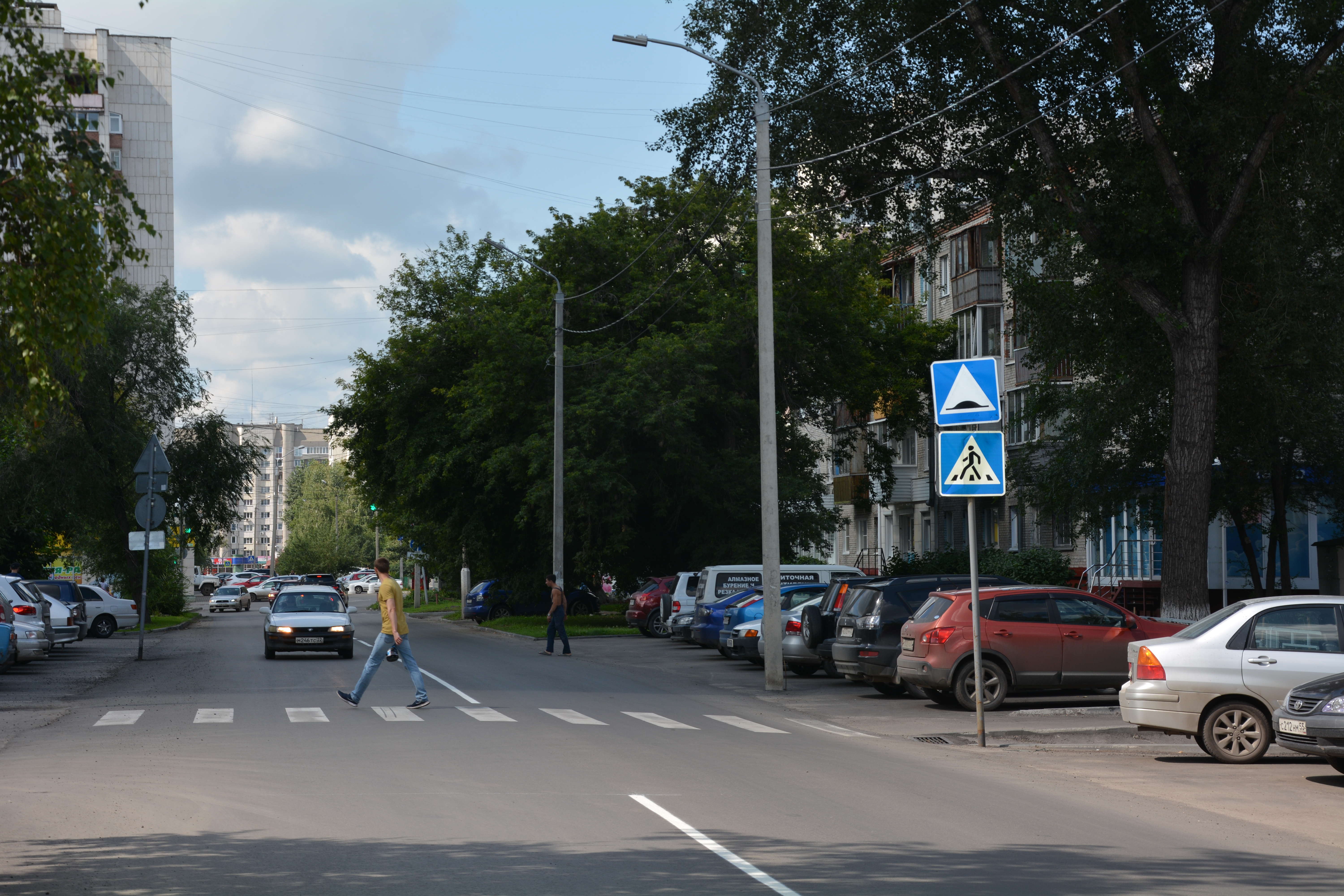 Дорожную разметку нанесли на новый асфальт по улице Чкалова 