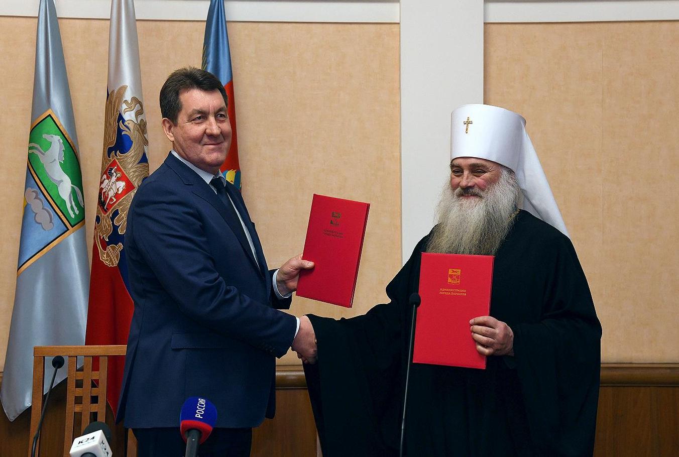 В администрации Барнаула подписан предварительный договор о передаче здания планетария православной церкви