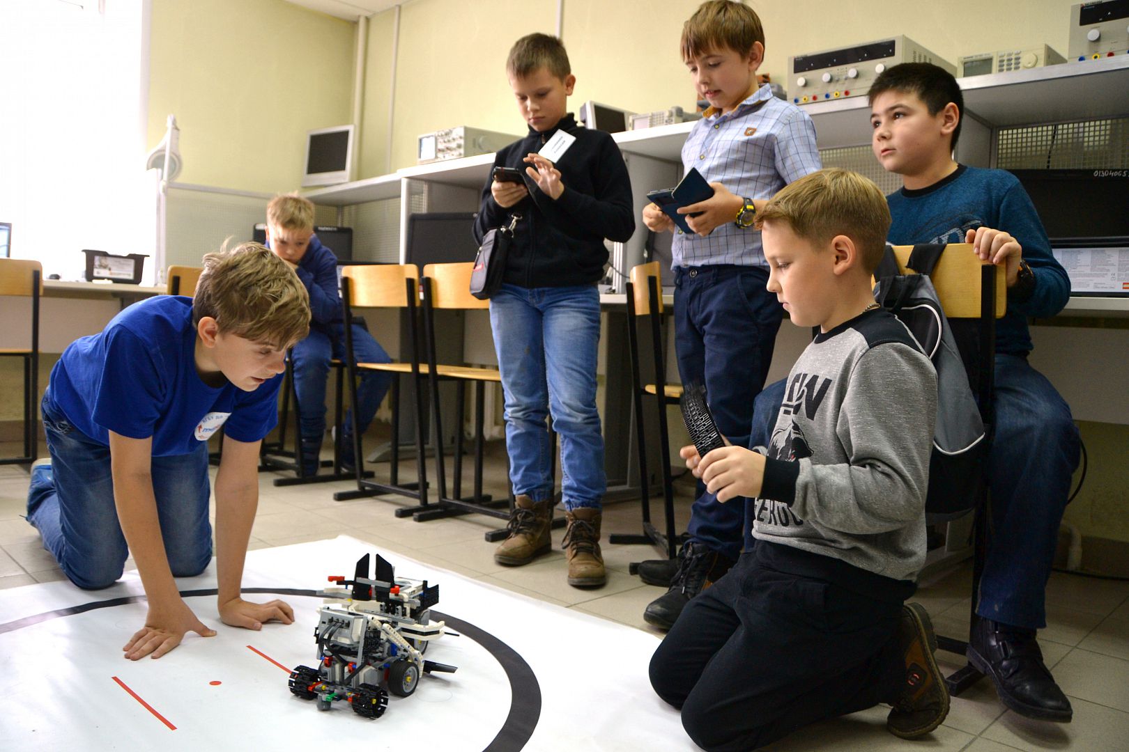 В дни весенних каникул в АлтГУ будет работать модульная школа по робототехнике