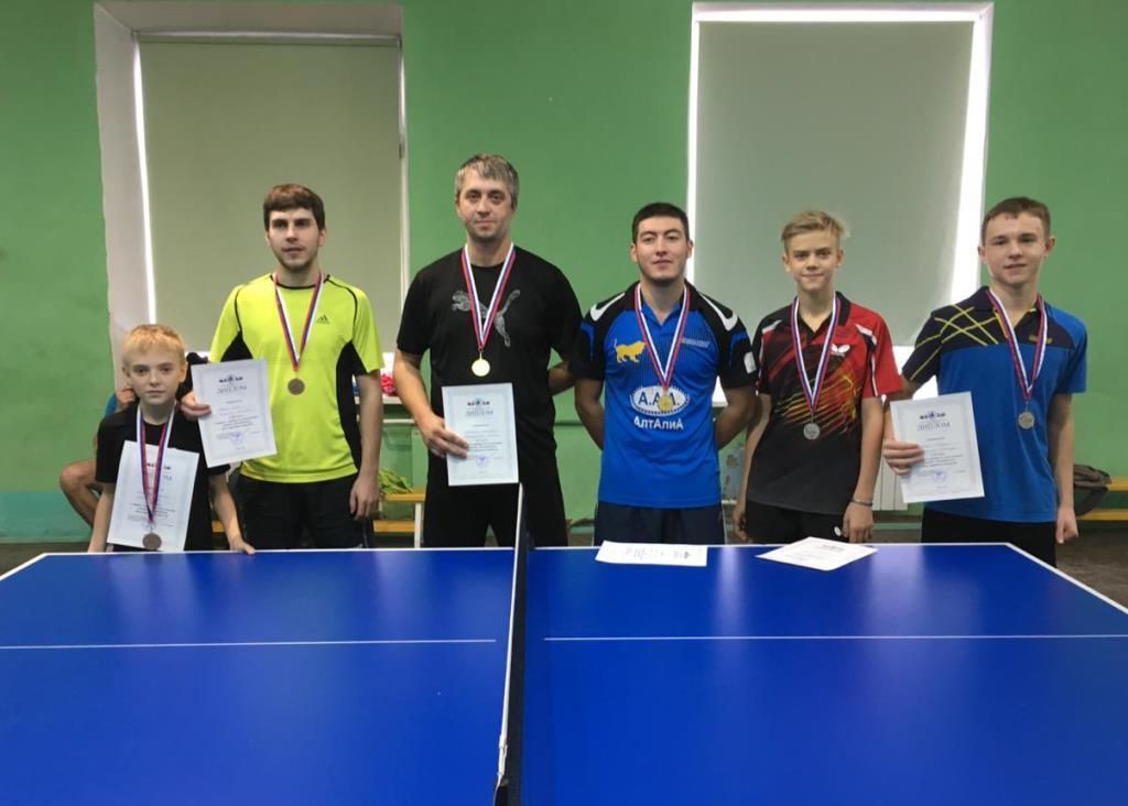 В Барнауле провели парный турнир по настольному теннису