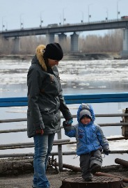 Ледоход на Оби в районе речного вокзала Ледоход на Оби в районе речного вокзала