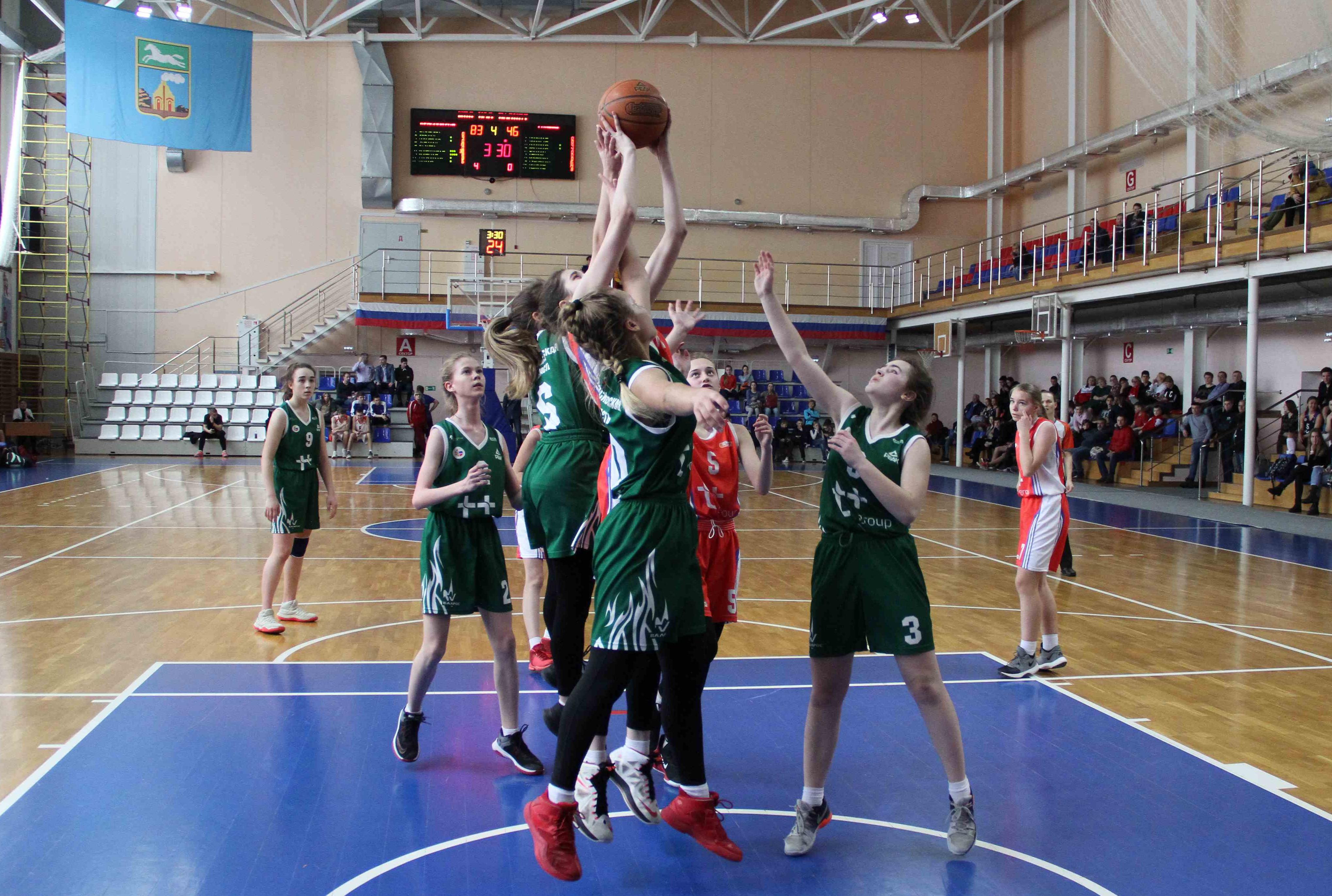 В Барнауле завершились игры сибирского финала школьной баскетбольной лиги «КЭС-Баскет»
