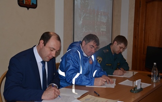 Соглашение  о взаимодействии и сотрудничестве подписали народные  дружинники, администрация  и государственный пожарный надзор