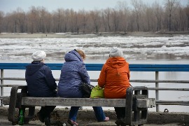 Ледоход на Оби в районе речного вокзала Ледоход на Оби в районе речного вокзала