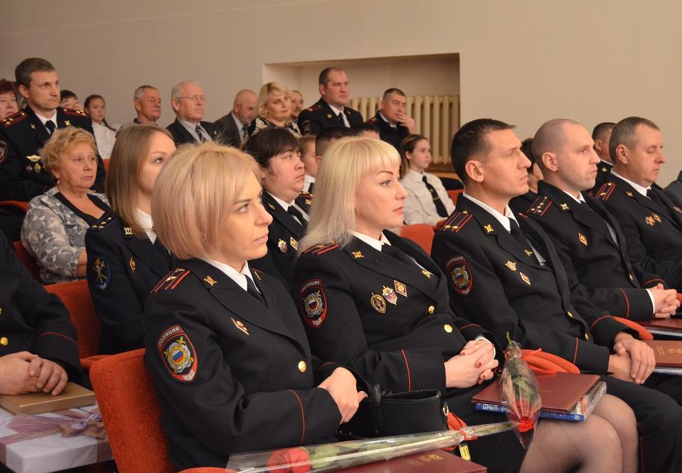 Сотрудники органов внутренних дел Барнаула принимали поздравления с профессиональным праздником