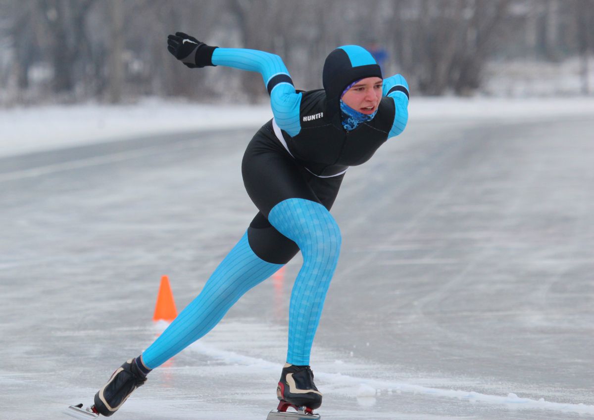 Алиса Беккер из Барнаула выиграла все пять стартов на первом этапе юношеского первенства по конькобежному спорту 
