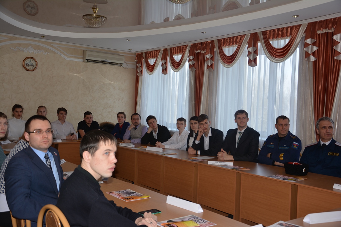 Молодежь Барнаула приняла участие в круглом столе под названием «Сталинградская битва»