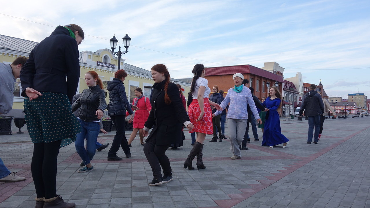 Танцевальный мастер-класс прошел на улице Мало-Тобольской