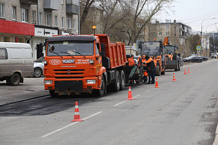 Глава города Вячеслав Франк проконтролировал ход текущего дорожного ремонта в Барнауле