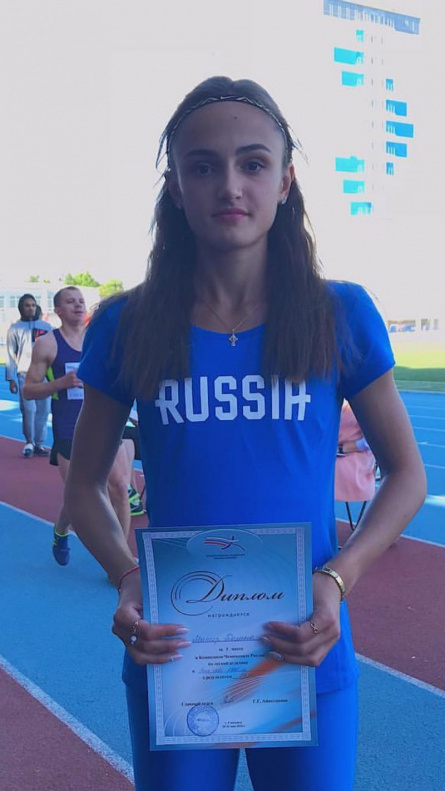 Легкоатлетка Полина Миллер завоевала первую медаль взрослых соревнований