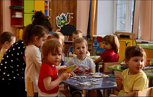 В Барнауле начали выдавать путевки в детские сады