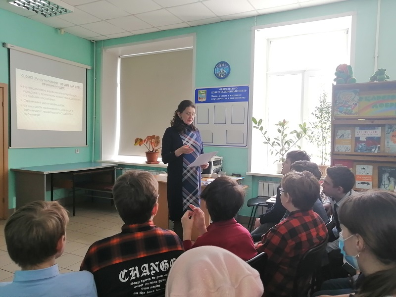 За жизнь без вредных привычек: со студентами Алтайского государственного колледжа провели профилактическое занятие