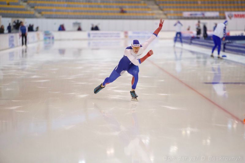 Барнаульский конькобежец занял второе место в спринтерском многоборье на чемпионате страны