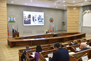 Глава города Вячеслав Франк провел еженедельное расширенное аппаратное совещание