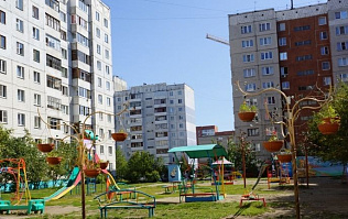 Общественные жилищные инспекторы проверили состояние детских площадок в Барнауле