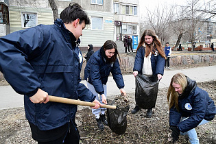 Барнаульские студенты присоединились к весенней уборке города 