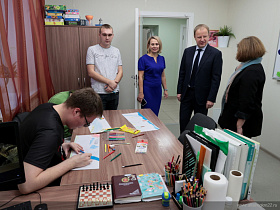 Губернатор Виктор Томенко оценил комфортность обслуживания пациентов реабилитационного центра «Журавлики»
