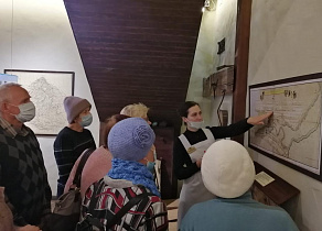 Познавательные экскурсии проводят в Барнауле в рамках месячника пожилого человека