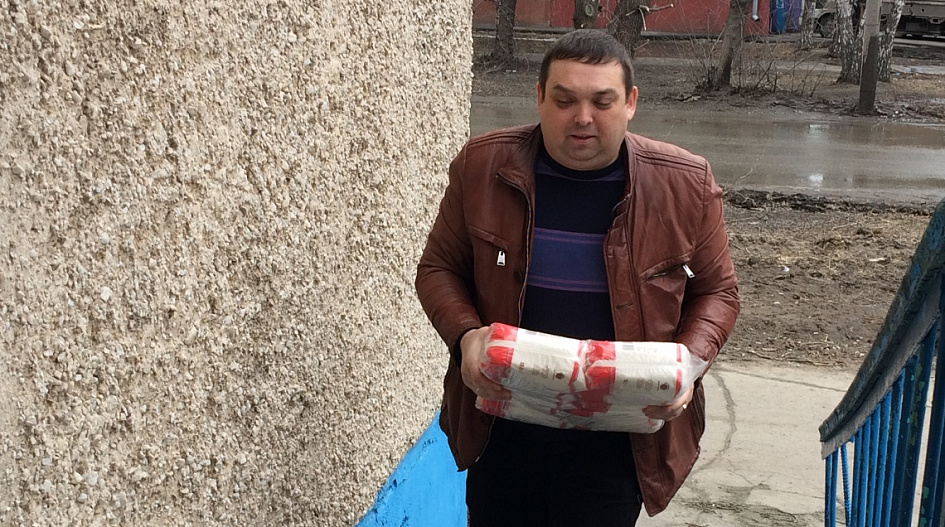 Депутаты и общественники Барнаула собрали продуктовые наборы для пострадавших от паводка и пожаров