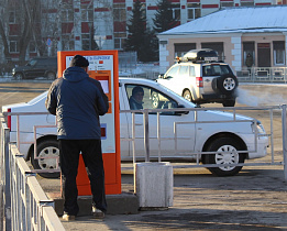В Барнауле  снижена цена  абонементов платной парковки на Привокзальной площади 
