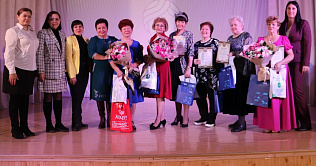 «Супер-бабушка»: в Железнодорожном районе Барнаула выбрали победительницу творческого конкурса