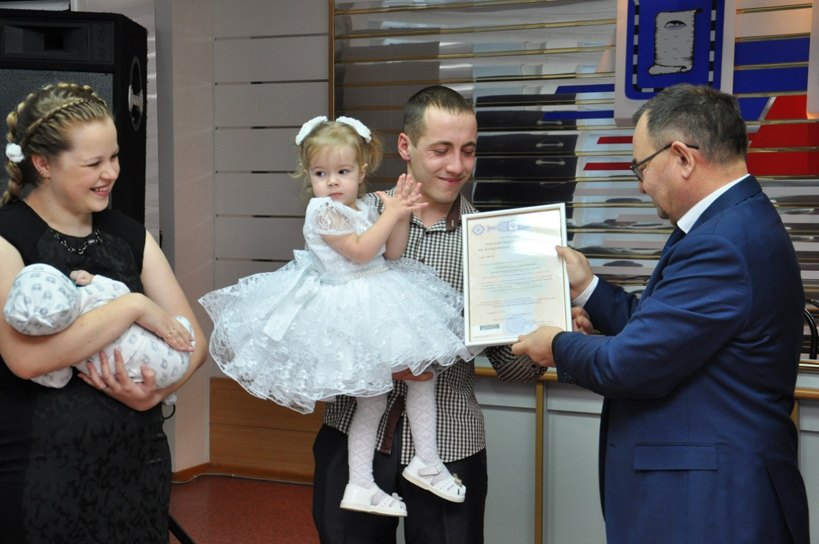 150 тысяч семей в Алтайском крае получили сертификаты на материнский капитал