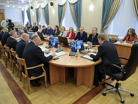 Губернатор Алтайского края внес на рассмотрение депутатов законопроект о  расширении  мер поддержки многодетных семей