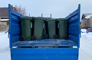 Регоператор по обращению с ТКО приобрел около двух тысяч пластиковых контейнеров для частного сектора Барнаула
