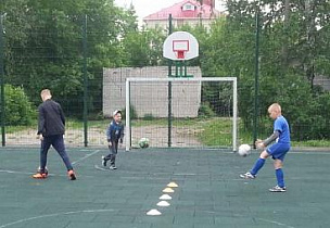 Дартс, футбол и ГТО: в Барнауле продолжается реализация проекта «Дворовый инструктор»