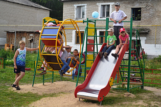 Две детские площадки открыли в пригороде Барнаула