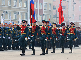 Торжественное шествие войск Барнаульского гарнизона состоялось в День Победы