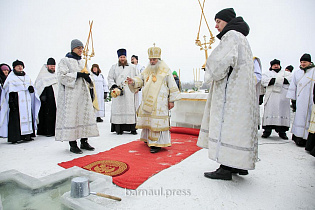 Как в Барнауле проходит празднование Крещения Господня: фоторепортаж 