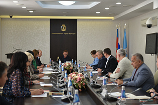 В администрации Барнаула обсудили работу по оказанию помощи семьям участников специальной военной операции
