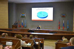 Глава города Вячеслав Франк провел расширенное аппаратное совещание