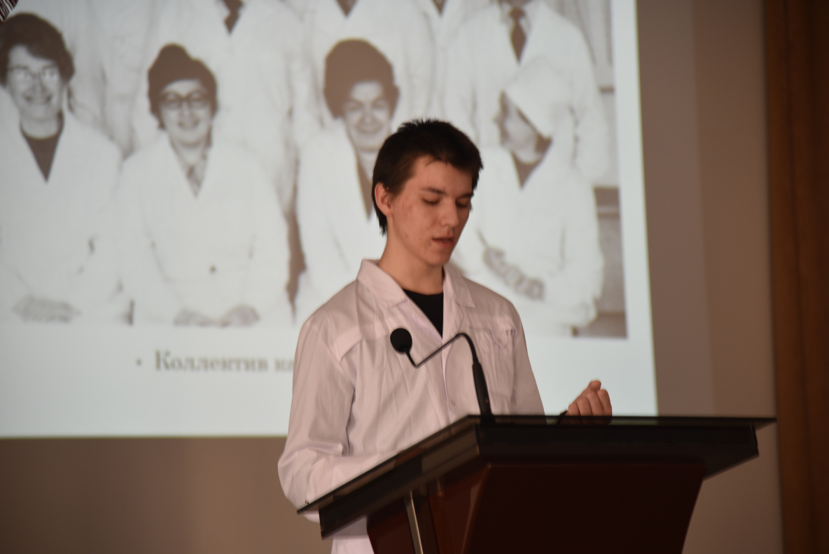Барнаульские школьники изучают историю Алтайского медуниверситета   