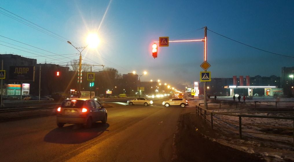 В Барнауле тестируют дополнительную подсветку светофоров