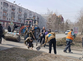 В Барнауле продолжаются акции по уборке территории от мусора