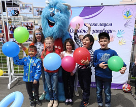 Большие праздники для детей провели в исторической части Барнаула