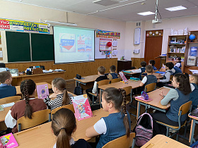 Для барнаульских школьников провели уроки, посвященные воссоединению Крыма с Россией
