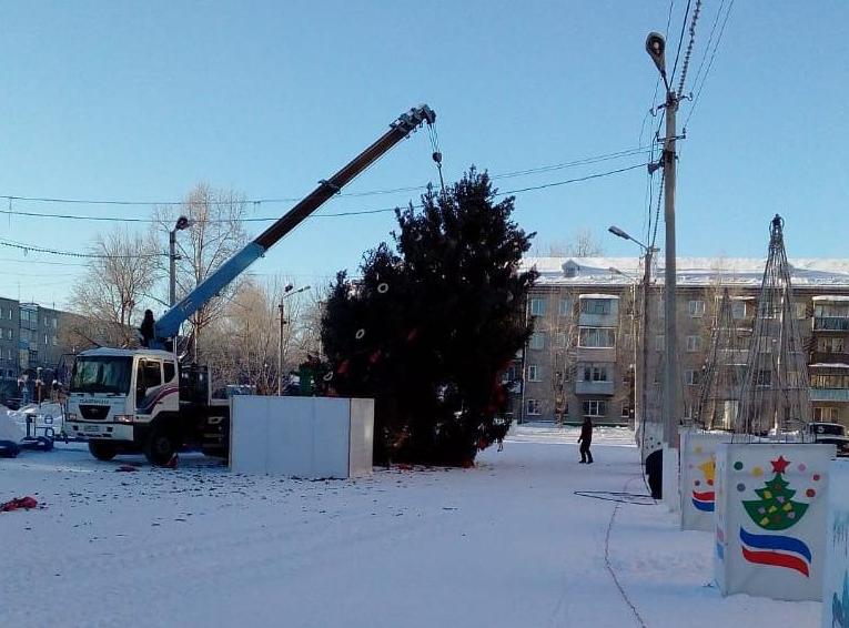 В Барнауле приступили к демонтажу новогоднего оформления