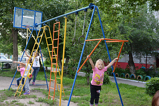Большую детскую площадку открыли во дворе на улице Георгия Исакова