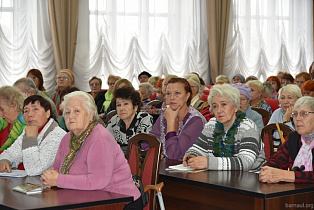 В Барнауле начались занятия Общественного университета пожилого человека